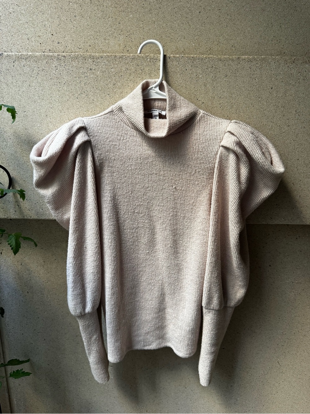 Express Women’s Cream Puff-Sleeve Turtleneck Sweater